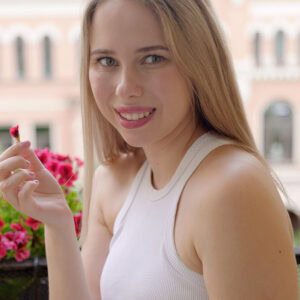 Young Russian teen Alice Murkovski reveals her natural tits in a solo undressing