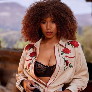 Irresistible XXX
 centerfold images
 with the enchanting
 Jenna Foxx